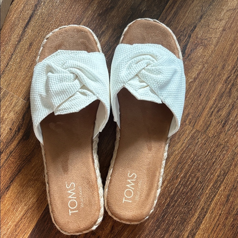 NEW TOMS Cream Knotted ABBY Slide Sandals